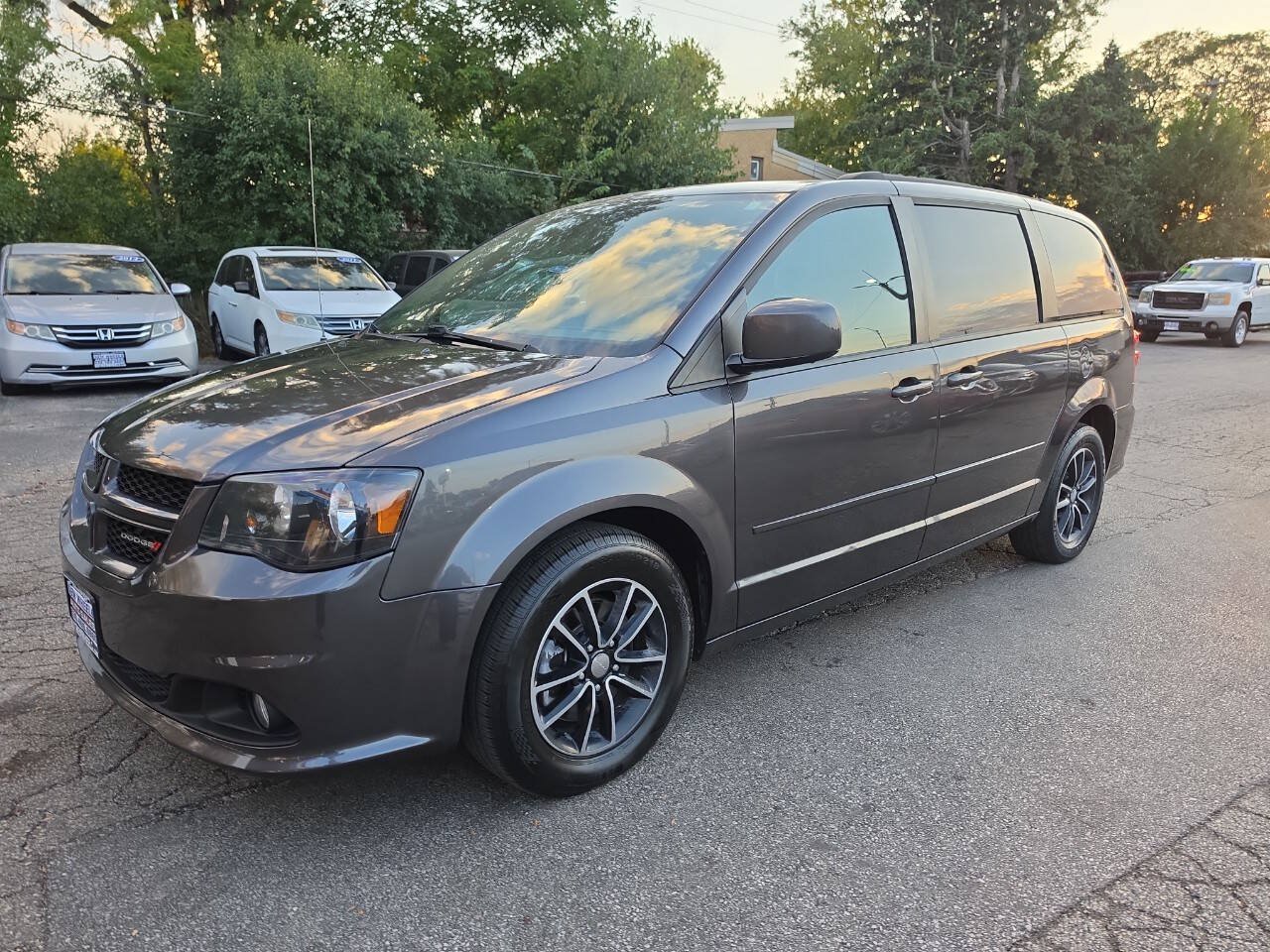 Used 2017 Dodge Grand Caravan GT FWD image 2