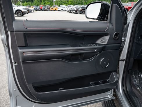 Used 2023 Ford Expedition Limited AWD/4WD image 17