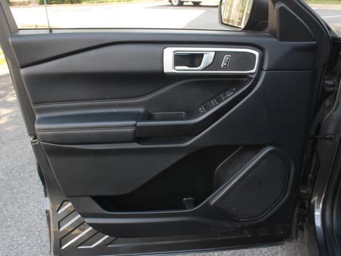 Used 2020 Ford Explorer XLT w/ Equipment Group 202A AWD/4WD image 15