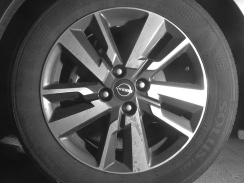 Used 2025 Nissan Versa SV FWD image 12