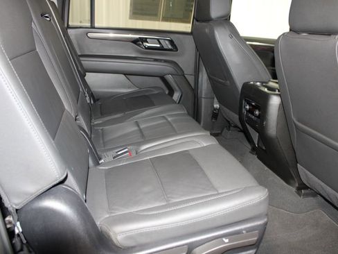 Used 2025 Chevrolet Suburban Z71 image 24