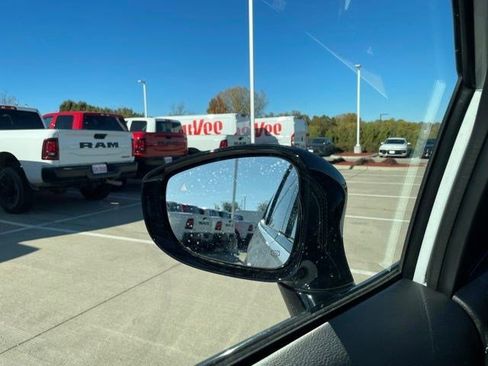 New 2026 Chrysler Pacifica Limited w/ Uconnect Theater Family Group image 16