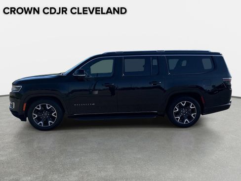 Used 2023 Jeep Wagoneer L Series III w/ Preferred Equipment Group AWD/4WD image 9