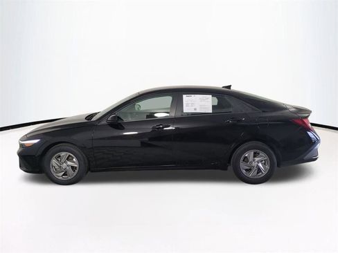 Used 2025 Hyundai Elantra SE FWD image 8