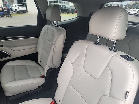 Certified 2025 Kia Telluride S FWD image 13