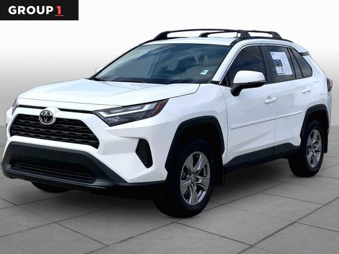 Used 2022 Toyota RAV4 XLE AWD/4WD image 1