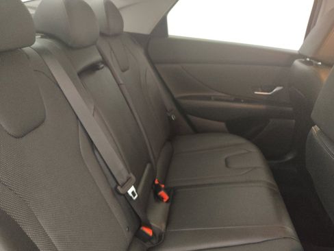 Used 2023 Hyundai Elantra Limited w/ Preferred Accessory Package FWD image 19