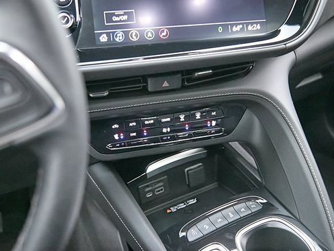 Used 2023 Buick Envision Avenir image 18