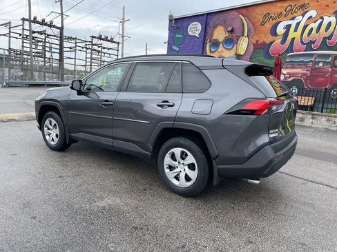 Certified 2021 Toyota RAV4 LE AWD/4WD image 3