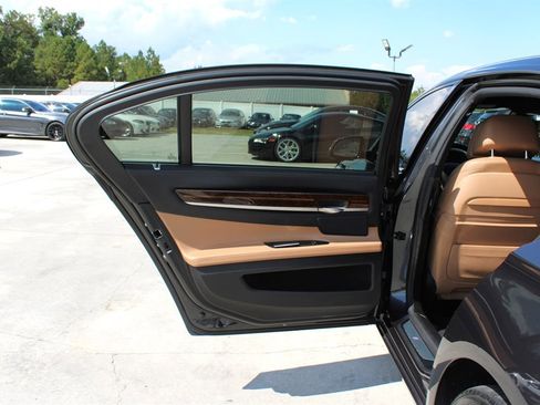Used 2015 BMW 750Li xDrive image 32