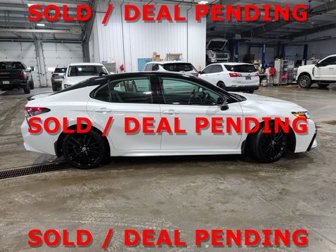 Used 2021 Toyota Camry XSE image 2