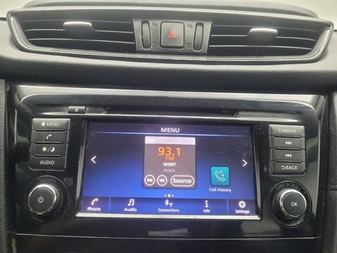 Used 2018 Nissan Rogue S AWD/4WD image 25