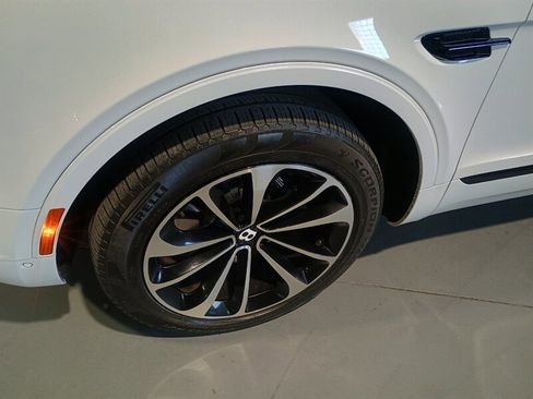 Used 2019 Bentley Bentayga AWD/4WD image 41