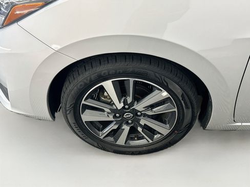 Used 2025 Nissan Versa SV FWD image 11