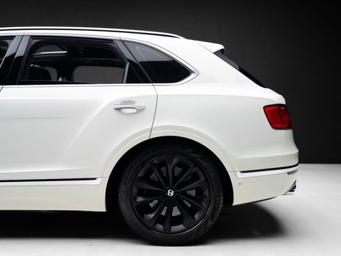 Used 2018 Bentley Bentayga AWD/4WD image 20