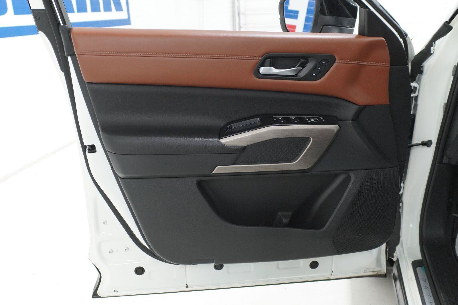 Used 2024 Nissan Pathfinder Platinum w/ Cargo Package FWD image 24
