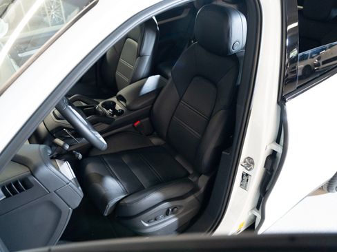 Certified 2026 Porsche Cayenne AWD/4WD image 5