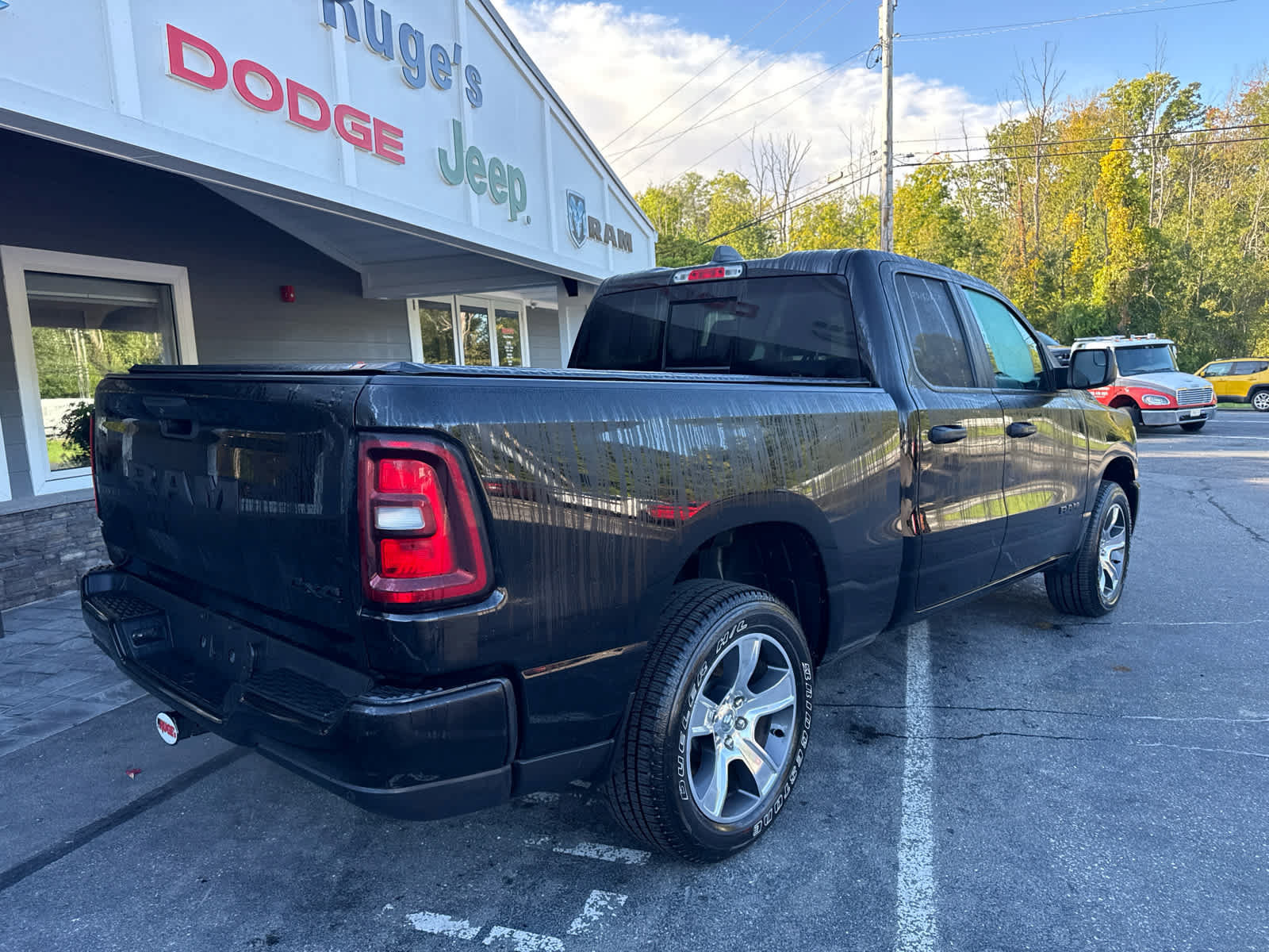 Used 2025 RAM 1500 Tradesman AWD/4WD image 3