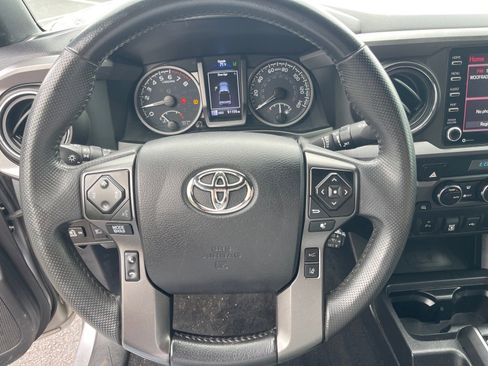 Used 2021 Toyota Tacoma TRD Off-Road w/ Technology Package AWD/4WD image 7