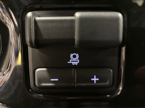 Used 2024 Chevrolet Silverado 2500 LT image 17