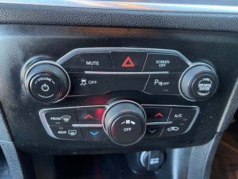 Used 2020 Dodge Charger SXT RWD image 25