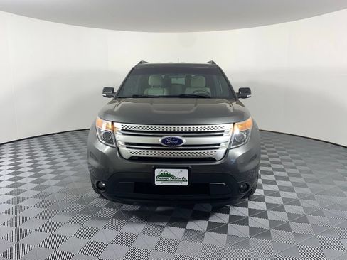 Used 2015 Ford Explorer XLT AWD/4WD image 3