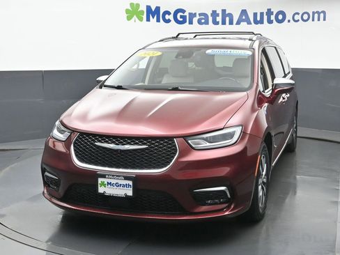 Used 2021 Chrysler Pacifica Limited w/ Premium & Safety Sphere Group image 5