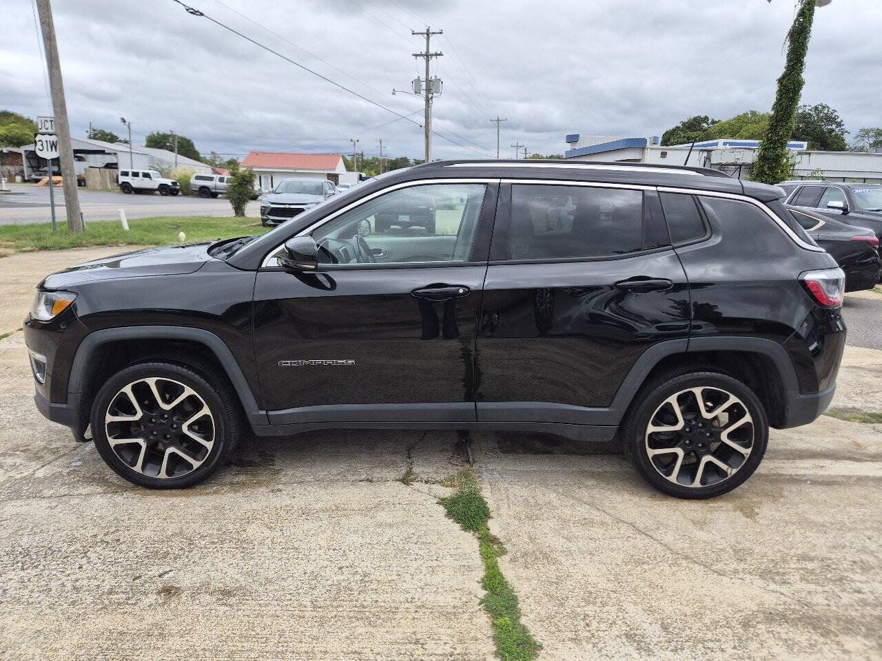 Used 2018 Jeep Compass Limited w/ Navigation Group AWD/4WD image 2