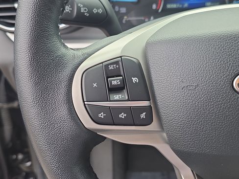 Used 2022 Ford Explorer XLT w/ Equipment Group 202A AWD/4WD image 31
