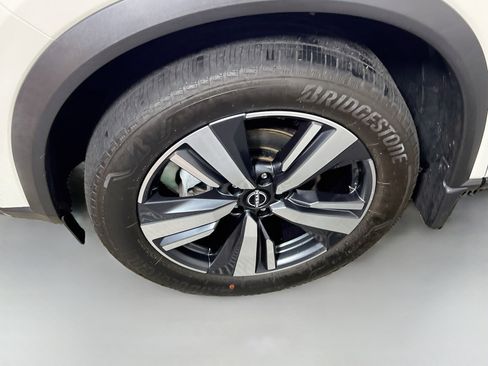 Used 2023 Nissan Rogue SL AWD/4WD image 14