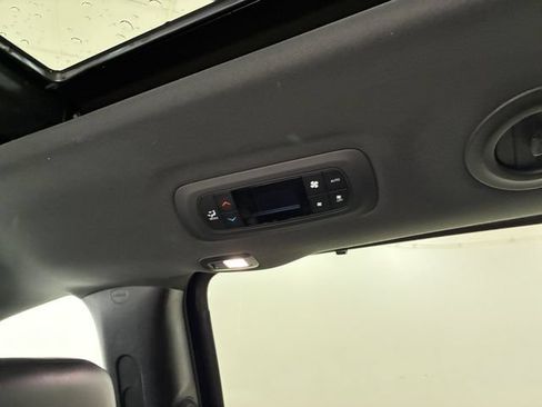 Used 2018 Chrysler Pacifica Limited FWD image 19