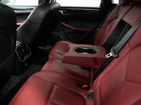 Certified 2024 Porsche Macan image 30