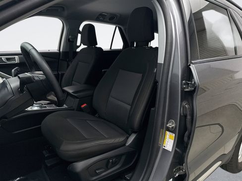 Used 2023 Ford Explorer XLT image 11