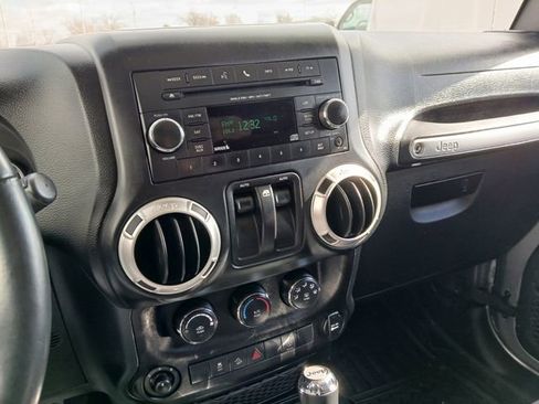 Used 2018 Jeep Wrangler Sahara w/ Connectivity Group image 23