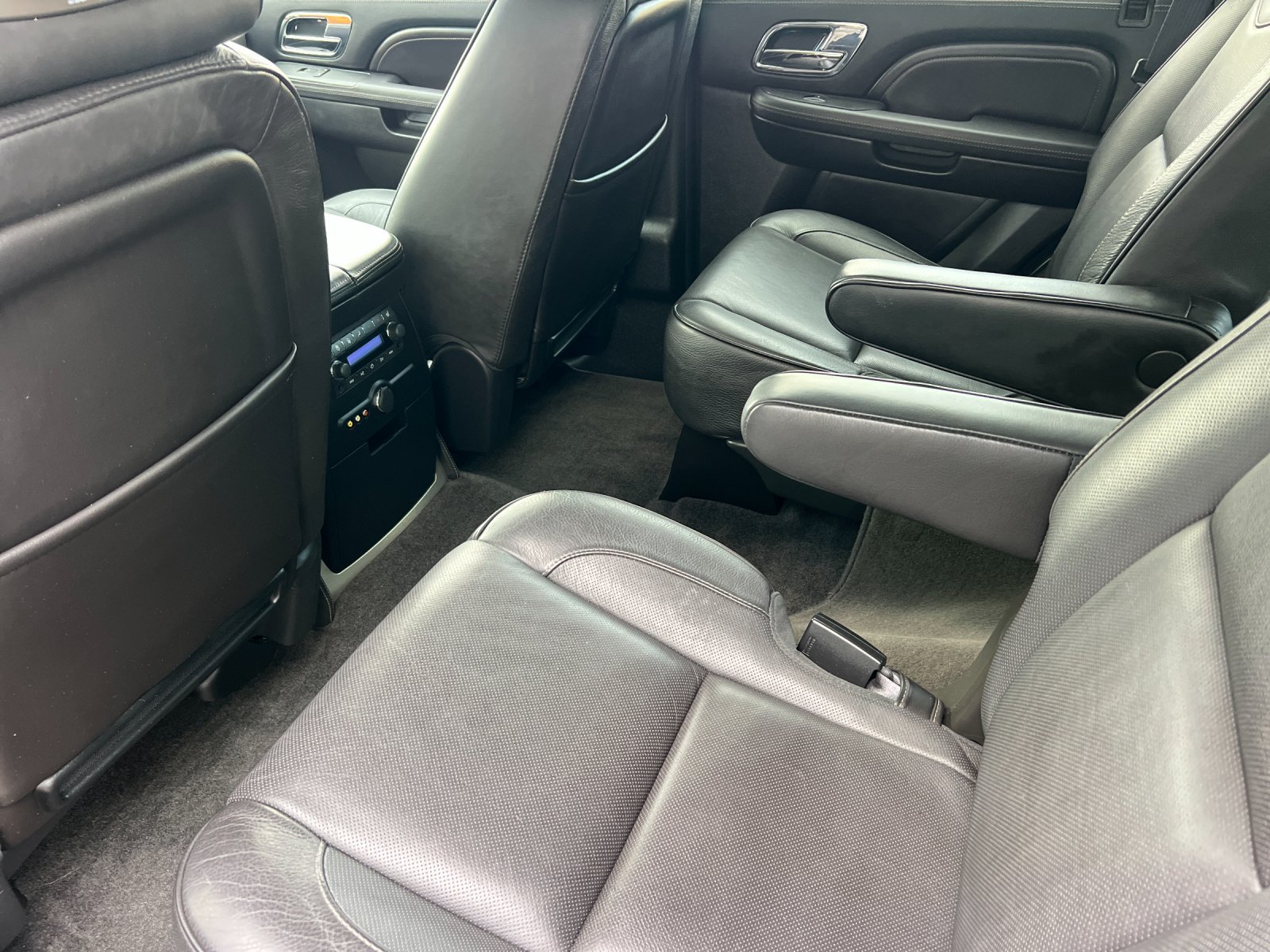 Used 2014 Cadillac Escalade Platinum AWD/4WD image 12
