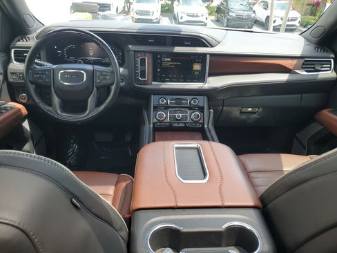 Used 2023 GMC Yukon Denali Ultimate AWD/4WD image 18