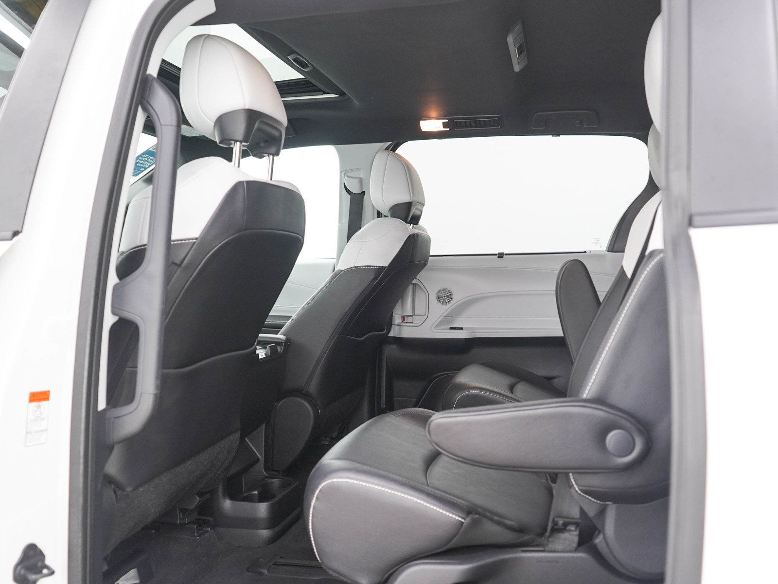 Used 2025 Toyota Sienna XSE AWD/4WD image 20