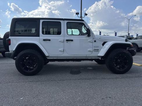Used 2019 Jeep Wrangler Unlimited Sahara w/ Cold Weather Group AWD/4WD image 4