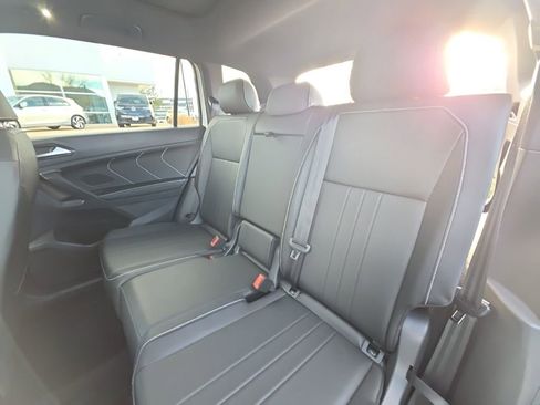 Certified 2024 Volkswagen Tiguan SE R-Line image 22