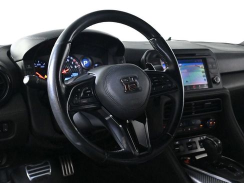 Used 2018 Nissan GT-R Premium w/ Premium Interior Package AWD/4WD image 10