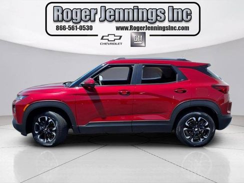 Used 2021 Chevrolet TrailBlazer LT w/ Convenience Package FWD image 2