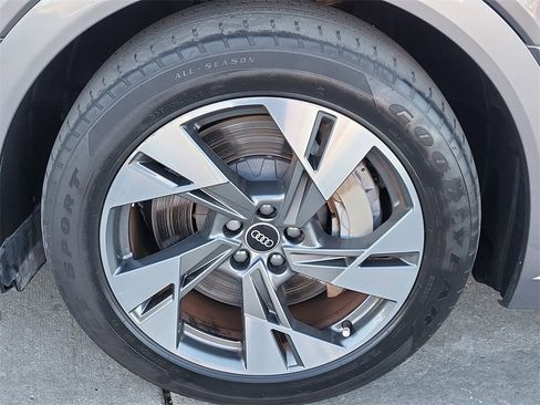 Used 2022 Audi e-tron Premium w/ Convenience Plus Package image 21