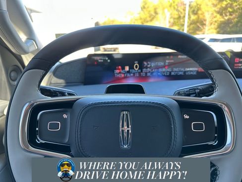 New 2025 Lincoln Navigator Reserve image 12