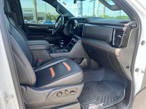 Used 2023 GMC Sierra 1500 AT4 w/ Technology Package AWD/4WD image 17
