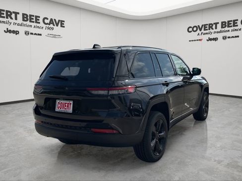 New 2025 Jeep Grand Cherokee Altitude image 9