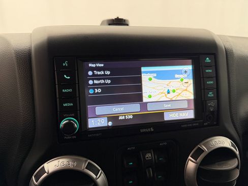 Used 2015 Jeep Wrangler Unlimited Rubicon w/ Connectivity Group AWD/4WD image 15