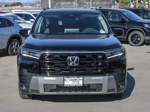 New 2026 Honda Pilot Touring image 2