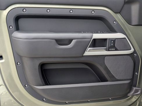 Used 2023 Land Rover Defender 110 X-Dynamic SE image 12