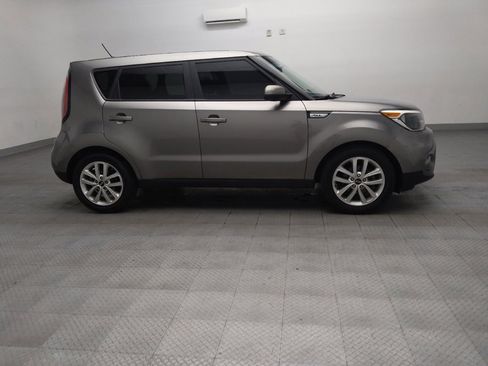 Used 2018 Kia Soul + FWD image 11