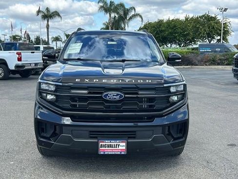Certified 2025 Ford Expedition Active AWD/4WD image 9